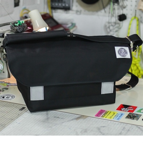 MESSENGER RECORD BAG (BLACK SILVER)