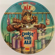 THE MANY FACES OF ALF COOKIN WITH ALF (USED)